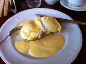 EGGS BENEDICT WEB BELL INN